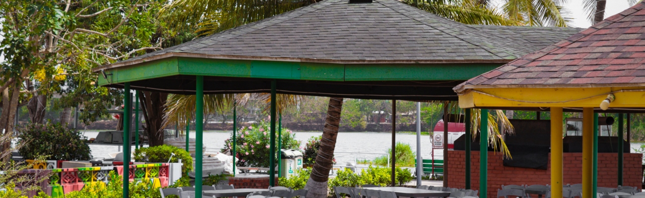 Lakeside Dining Huts